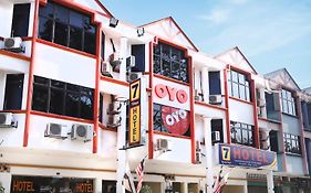 Super Oyo 635 Seven Days Hotel